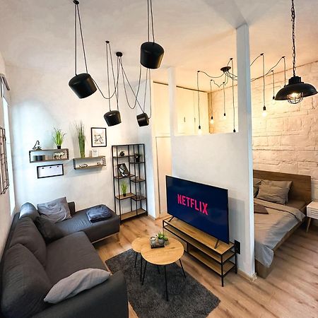 Urban Studio With Private Garden Near Andrassy Budapest Eksteriør billede