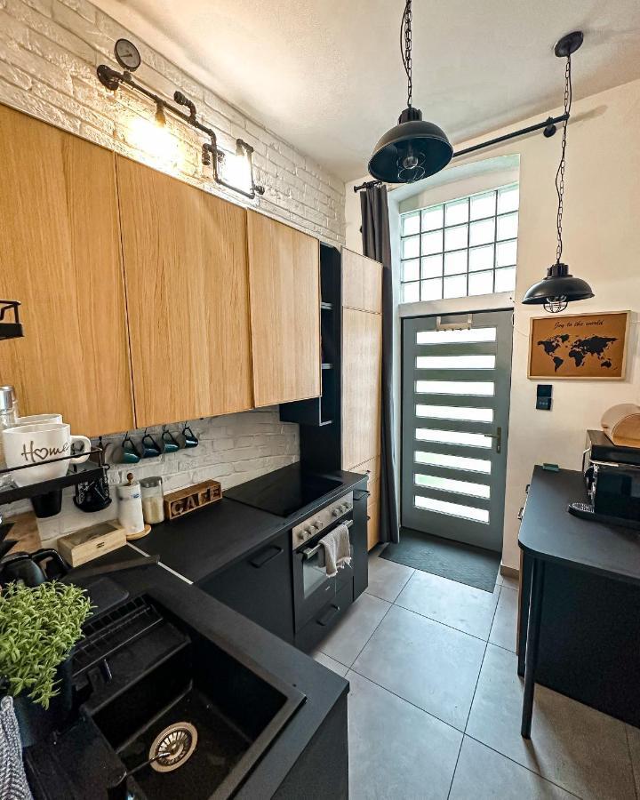 Urban Studio With Private Garden Near Andrassy Budapest Eksteriør billede