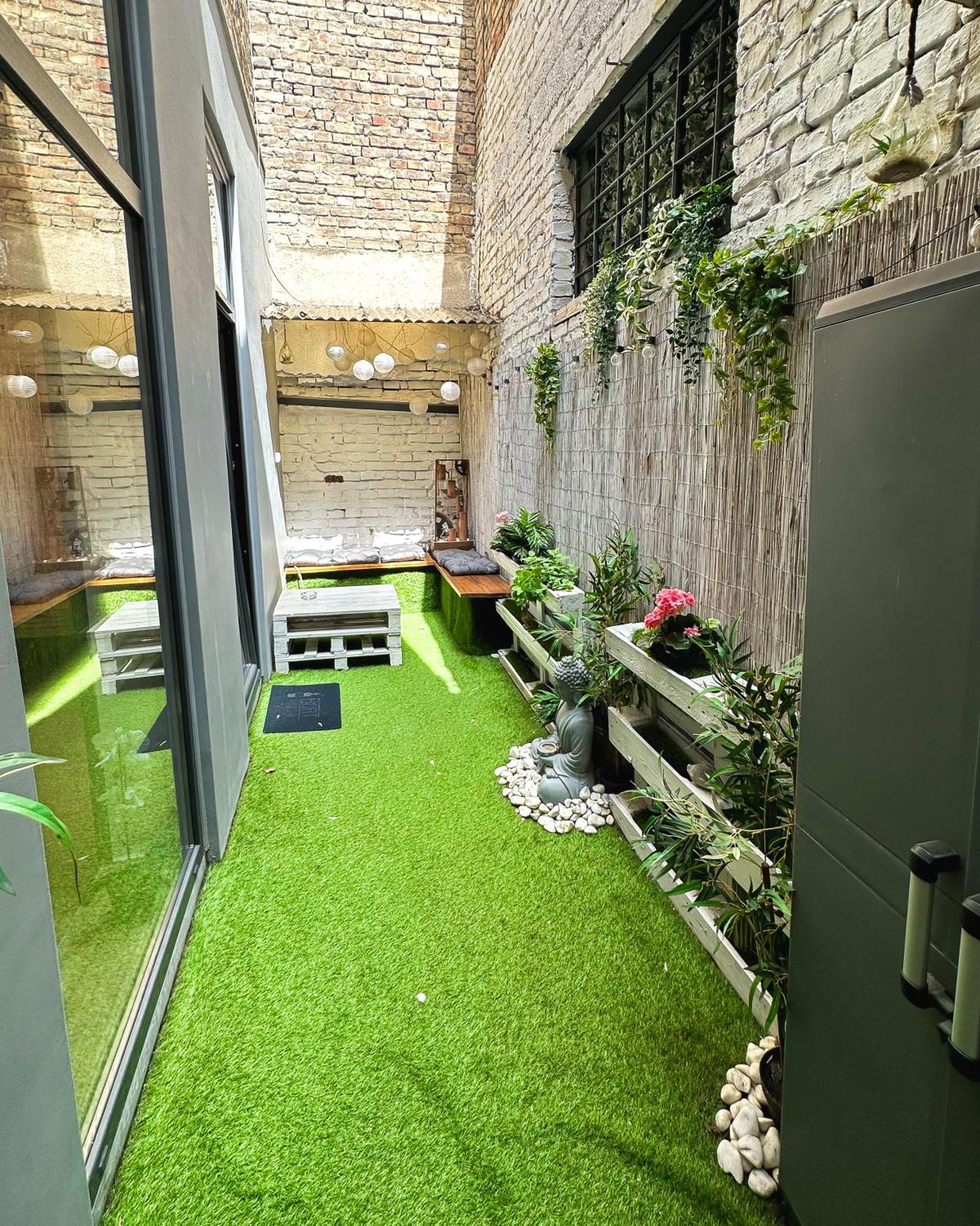 Urban Studio With Private Garden Near Andrassy Budapest Eksteriør billede