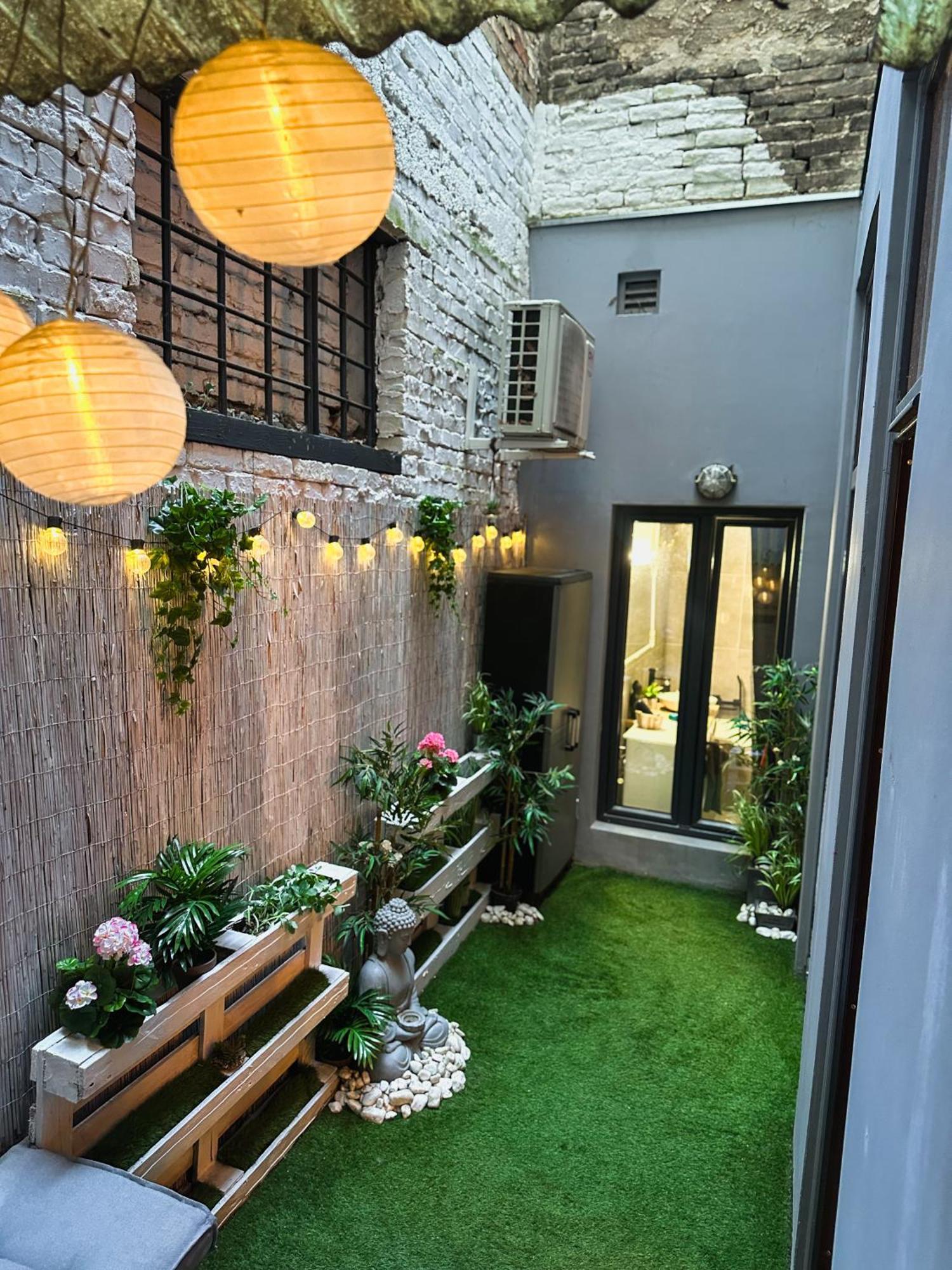 Urban Studio With Private Garden Near Andrassy Budapest Eksteriør billede